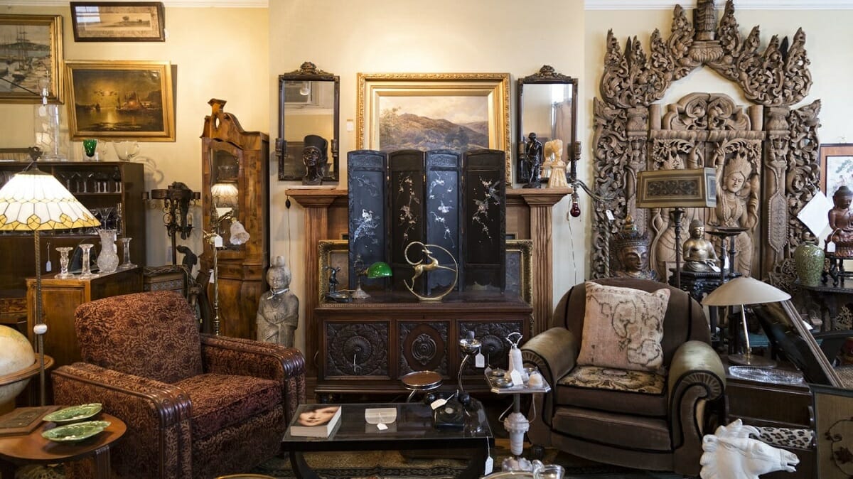 Vintage furniture stores in the Chicago area