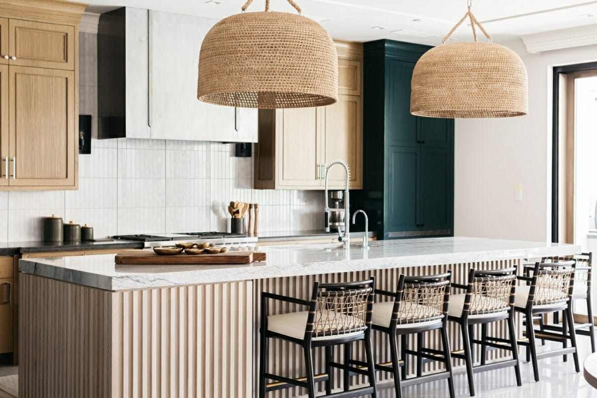 Kitchen lighting trends 2024 with big pendant lights