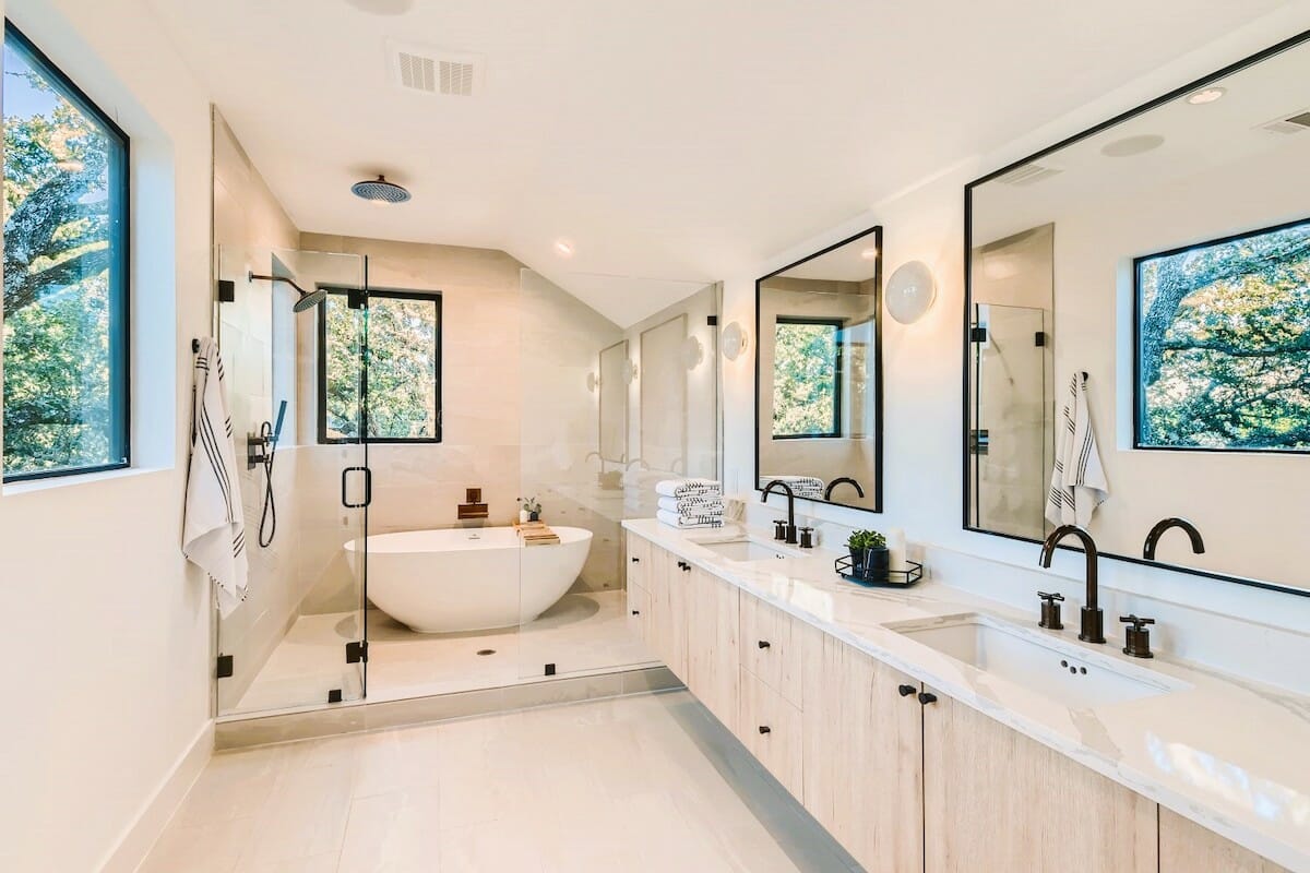 Modern bathroom plan by Decorilla designer Marisol O