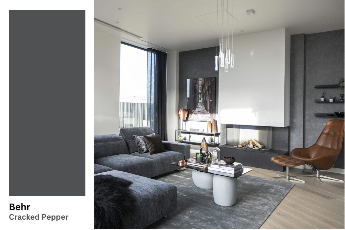 Stylish accents boasting color of the year 2024 in a living room by Decorilla designer Katerina P