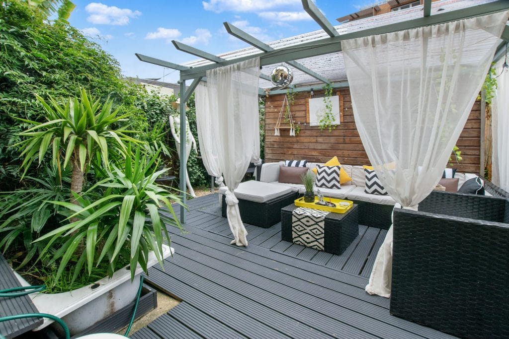 Spring home decor on a patio by Decorilla designer, Tee A.