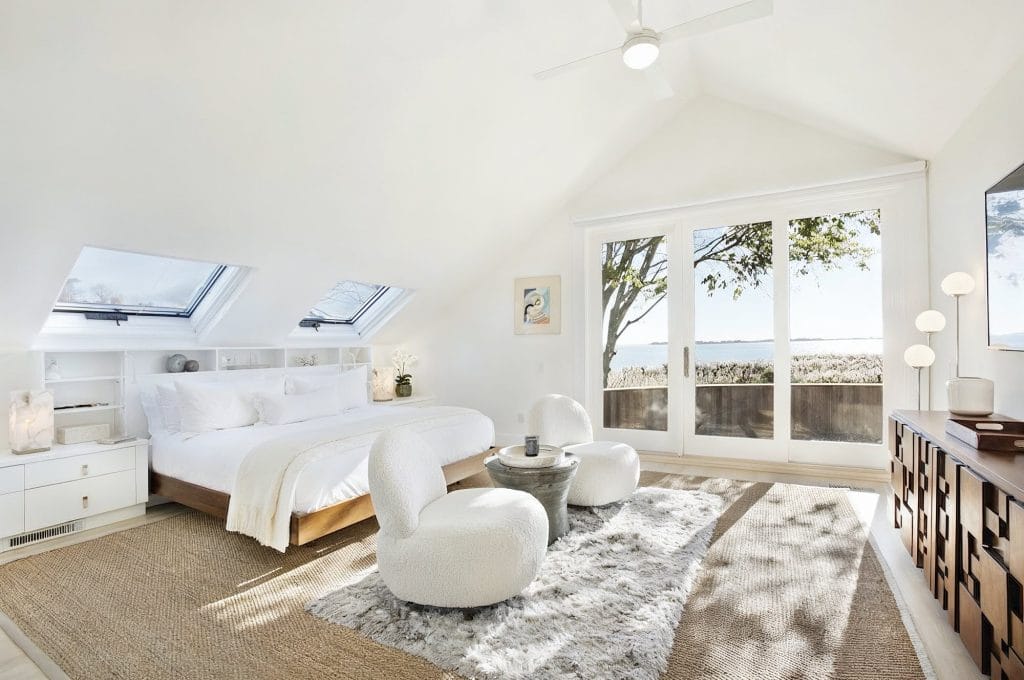 Large bedroom design with a cozy seating area by Decorilla designer, Peter C.
