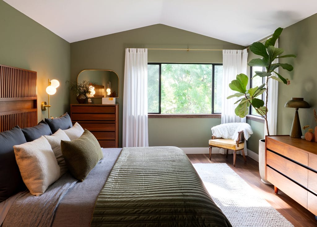 Timeless yet trendy primary bedroom by Decorilla designer, Sadi M.