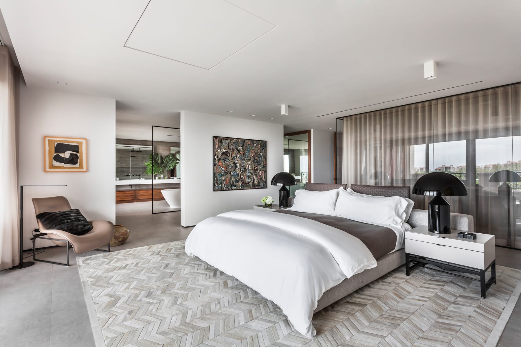 Large Bedroom Design: 10 Smart Solutions for Spacious Rooms