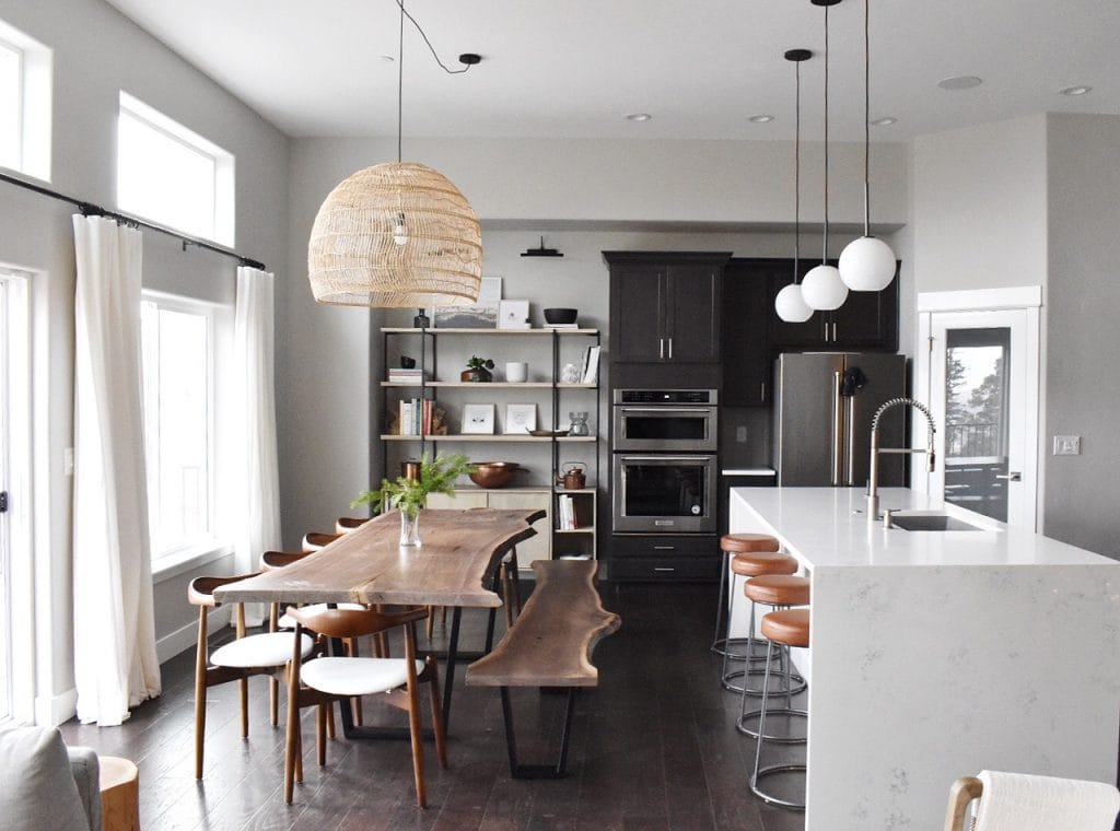 Transitional kitchen interior by Decorilla designer, Alyssa H.