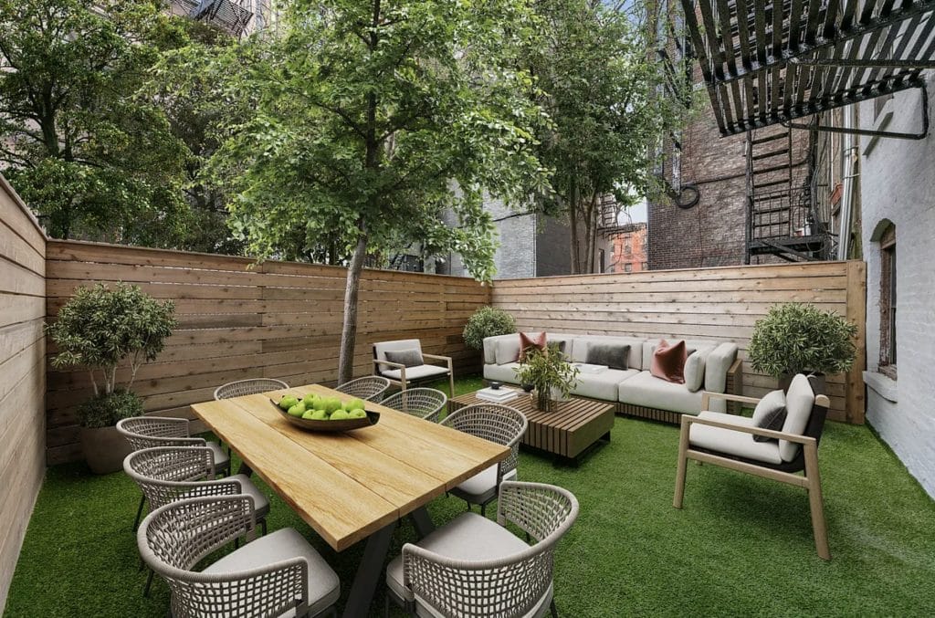 Contemporary patio decorating by Decorilla designer Leanna S. 