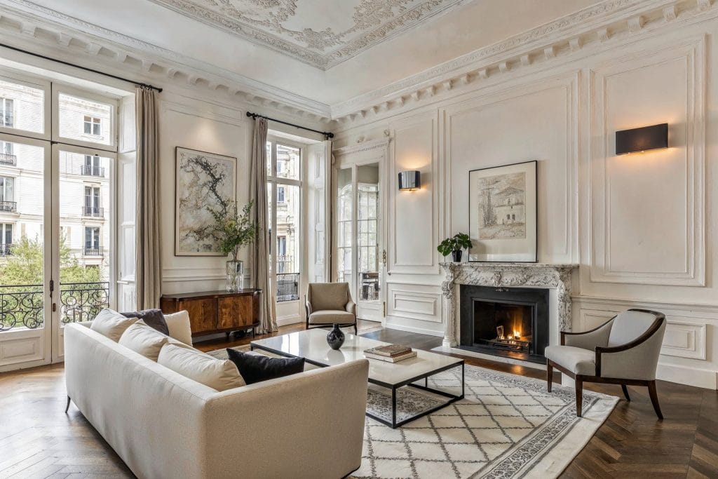 Glamorous old world style living room by DECORILLA