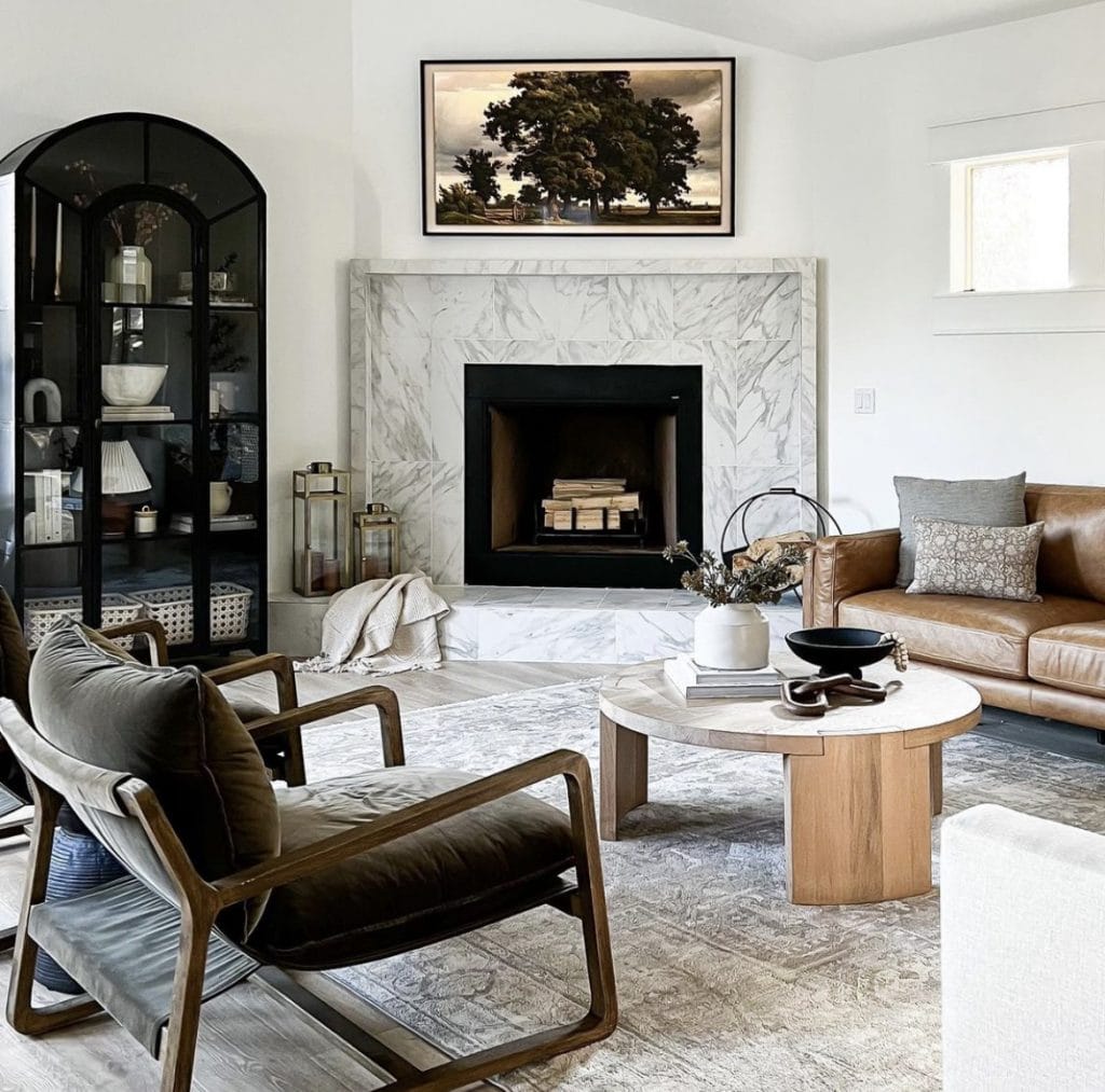Minimalist bohemian living room by DECORILLA designer Irina M.