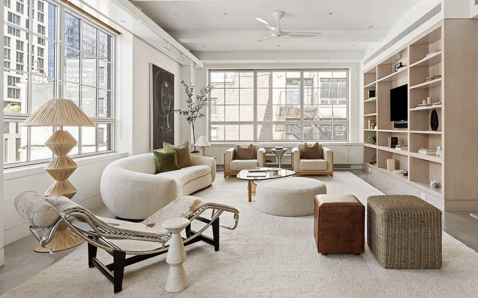 Bookshelf Wealth: The Design Trend That’s Curating Personalized Interiors