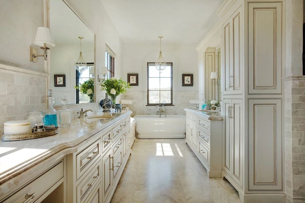 Traditional bathroom design be Decorilla designer, Dallas T.