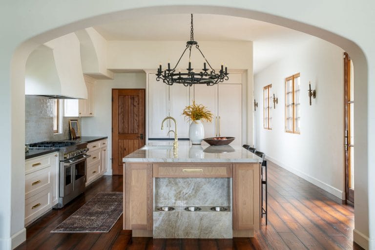 How to Incorporate Old-World Design into Modern Interiors