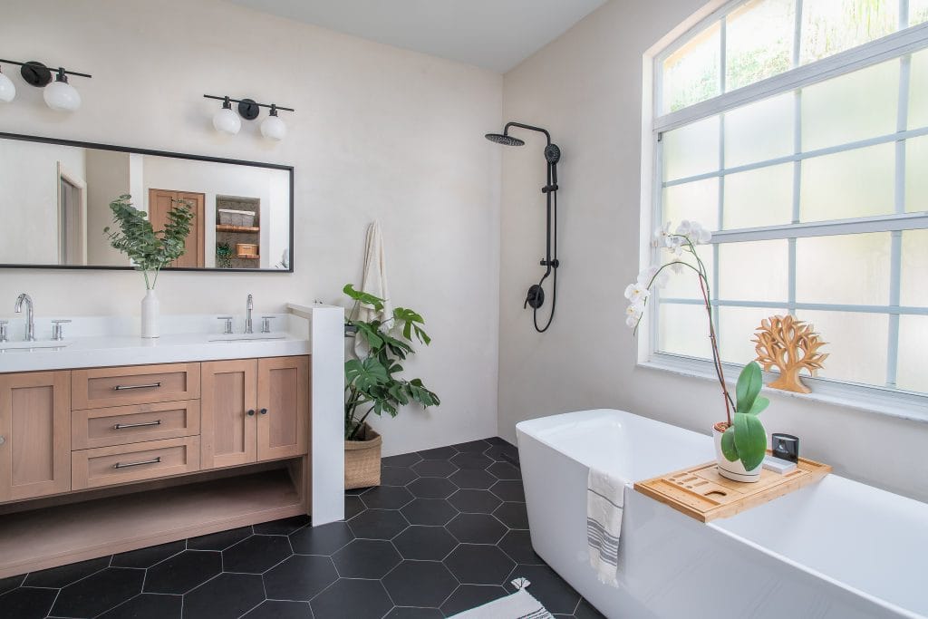primary bathroom design with indoor plants by DECORILLA designer Carla A