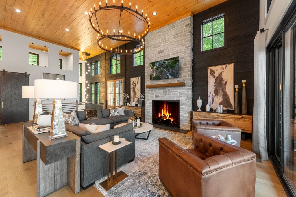 Modern country living room by Decorilld designer, Jason D. 