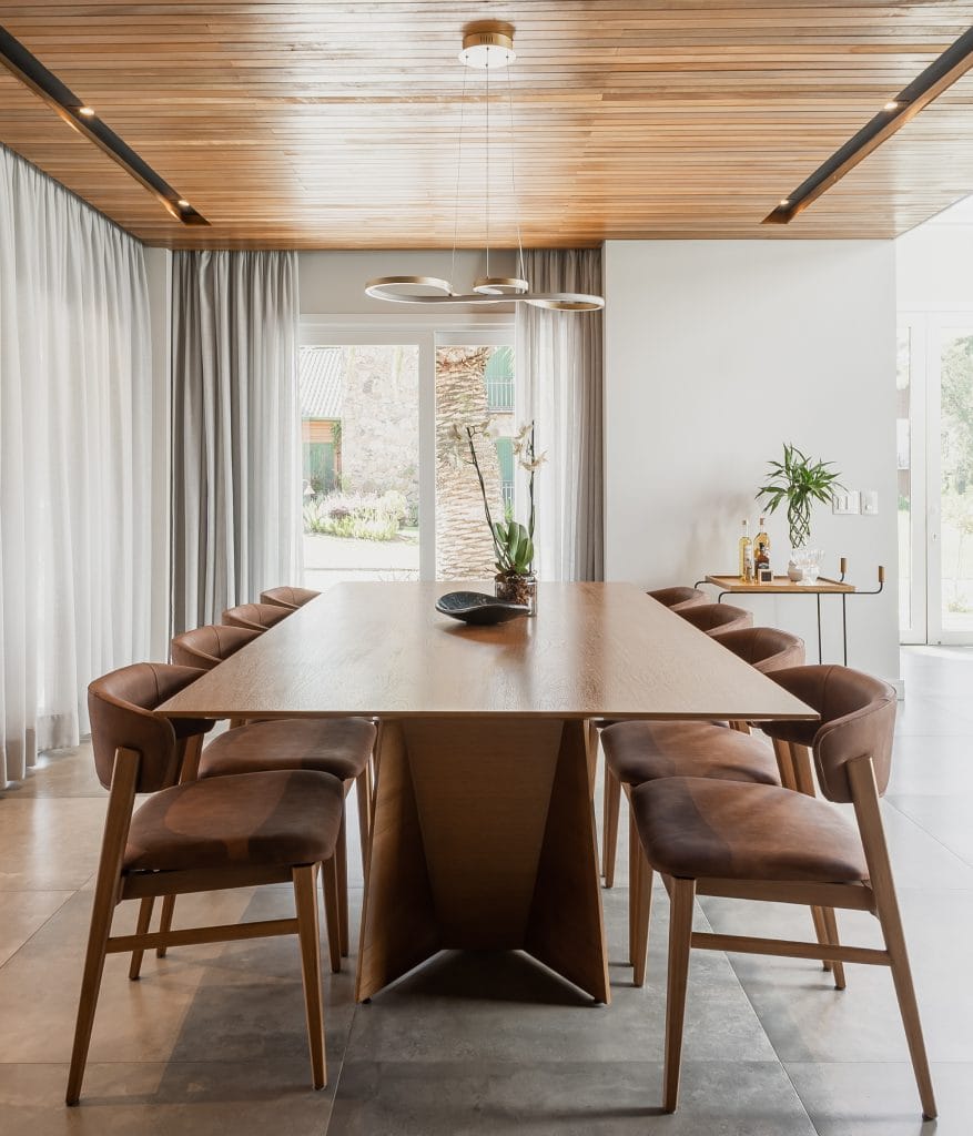 Dining room trends 2026 in a modern interior by Decorilla designer, Gabriela L.
