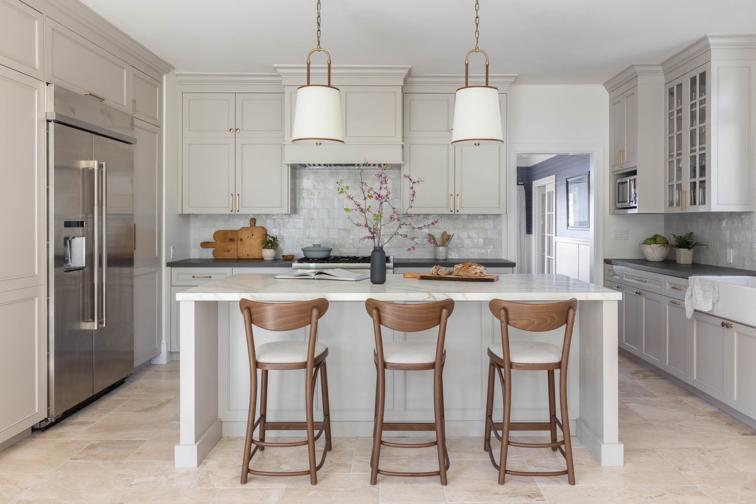 Transitional kitchen design with cashmere color cabinets by DECORILLA designer, Dana F.