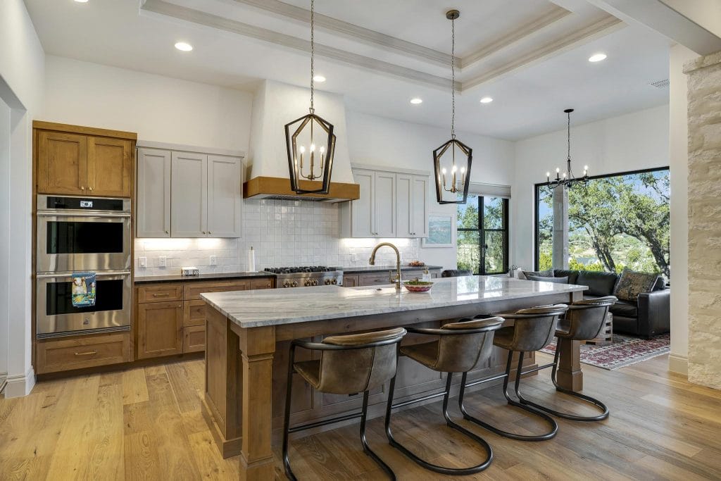 Country kitchen by DECORILLA designer, Erica G.