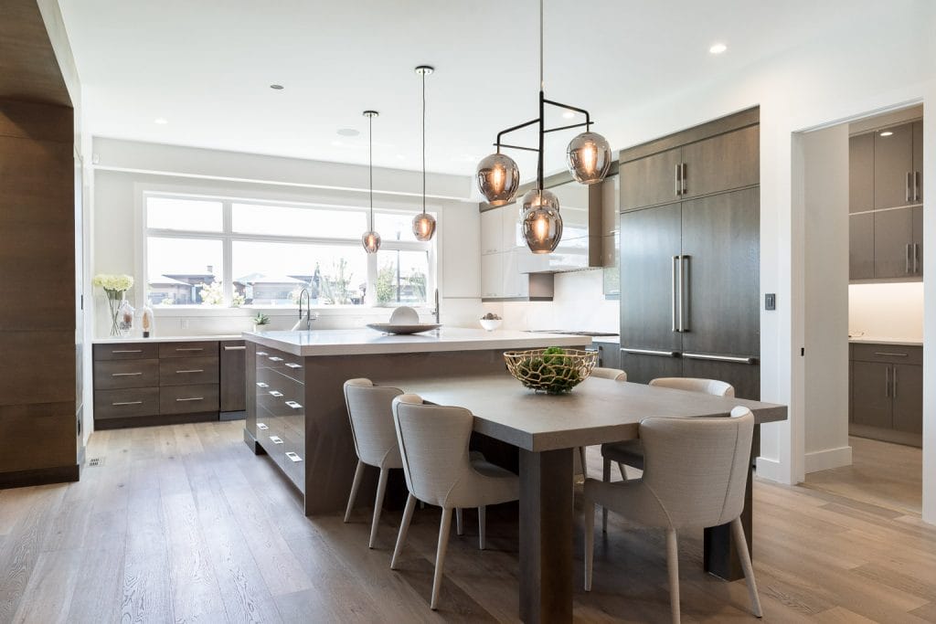 Modern kitchen drends by Decorilla designer, Pria R.