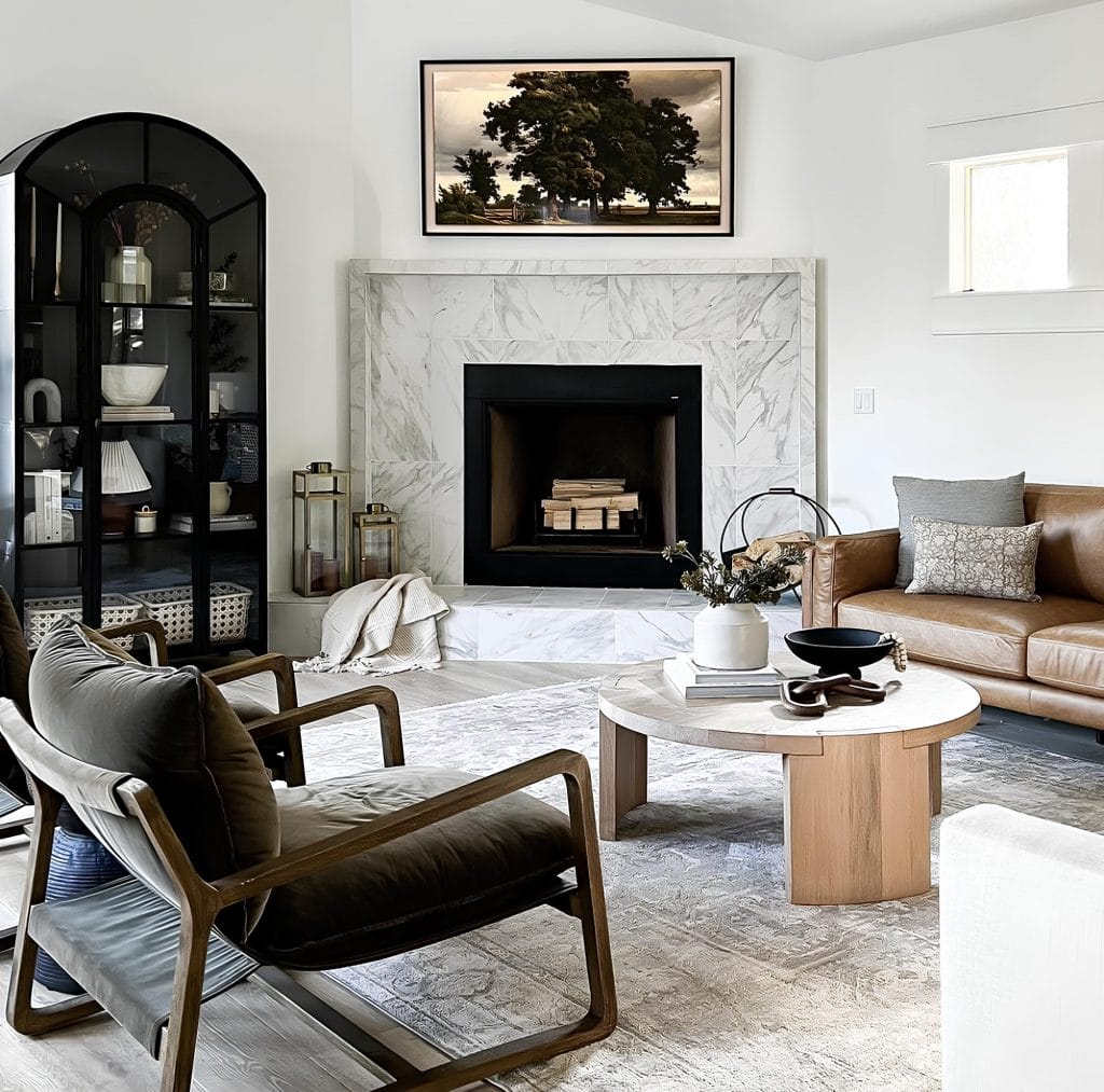 Contemporary living room by DECORILLA designer, Irina M.