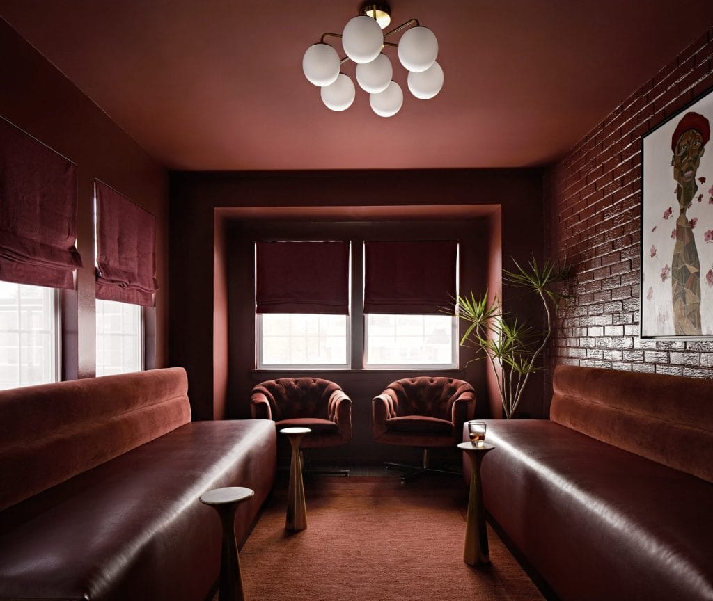 Colorful minimalist living room by DECORILLA designer Dorian R. 