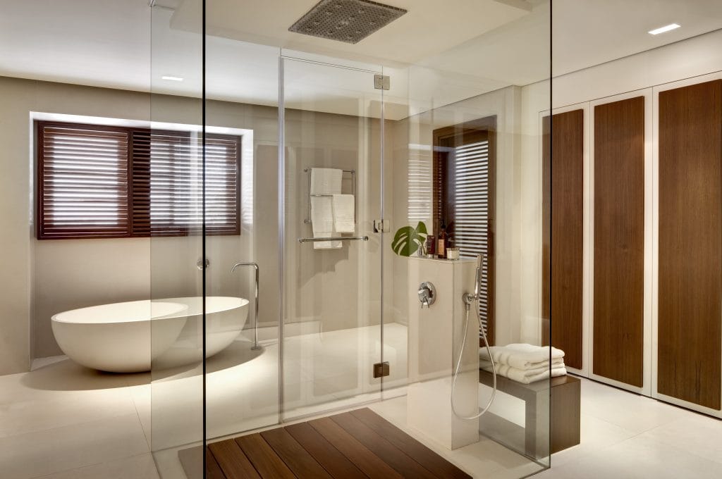 bathroom with modern wood paneling by designer DECORILLA, Catherine W. 
