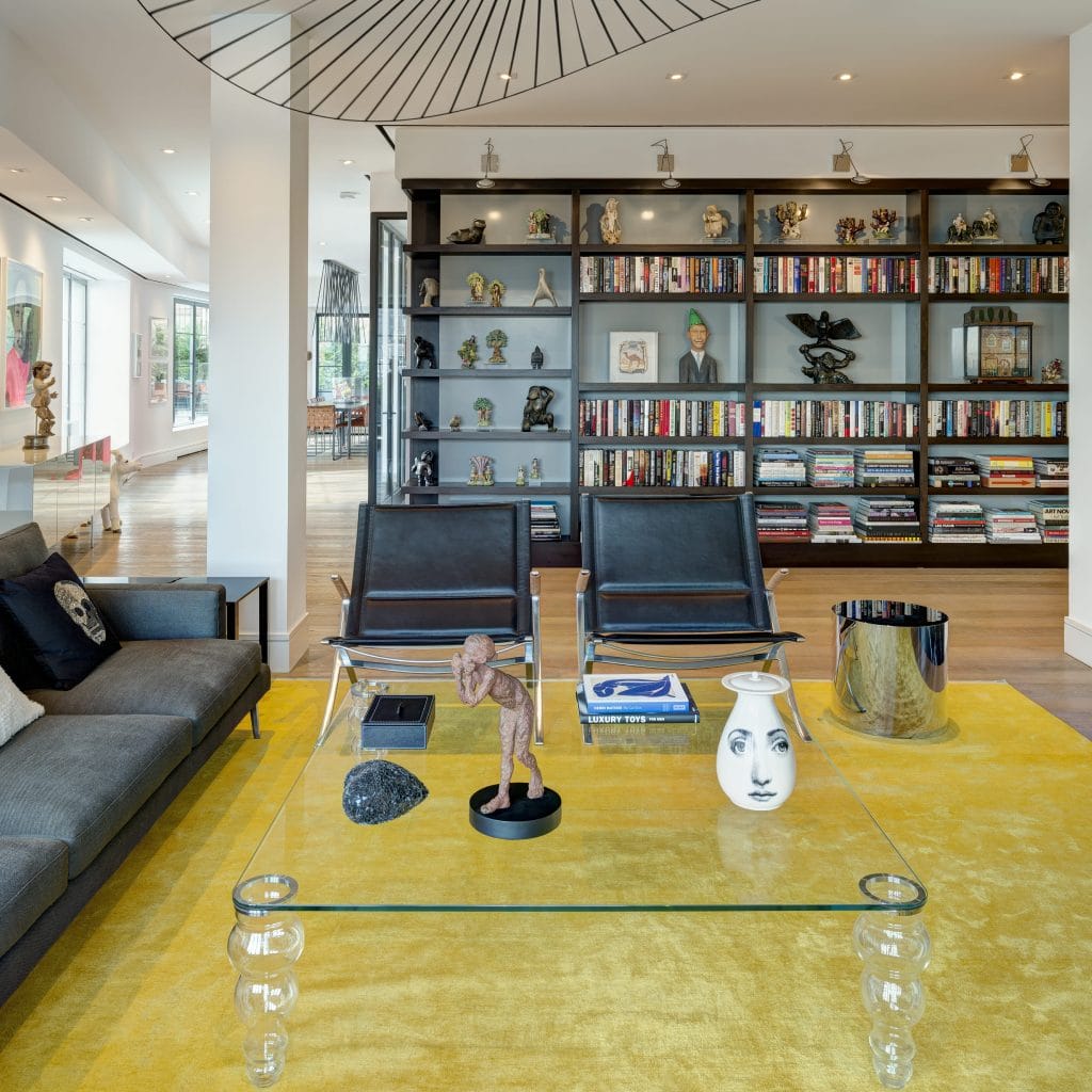 Modern living room with earthy vibrant decor by DECORILLA designer Susan W. 