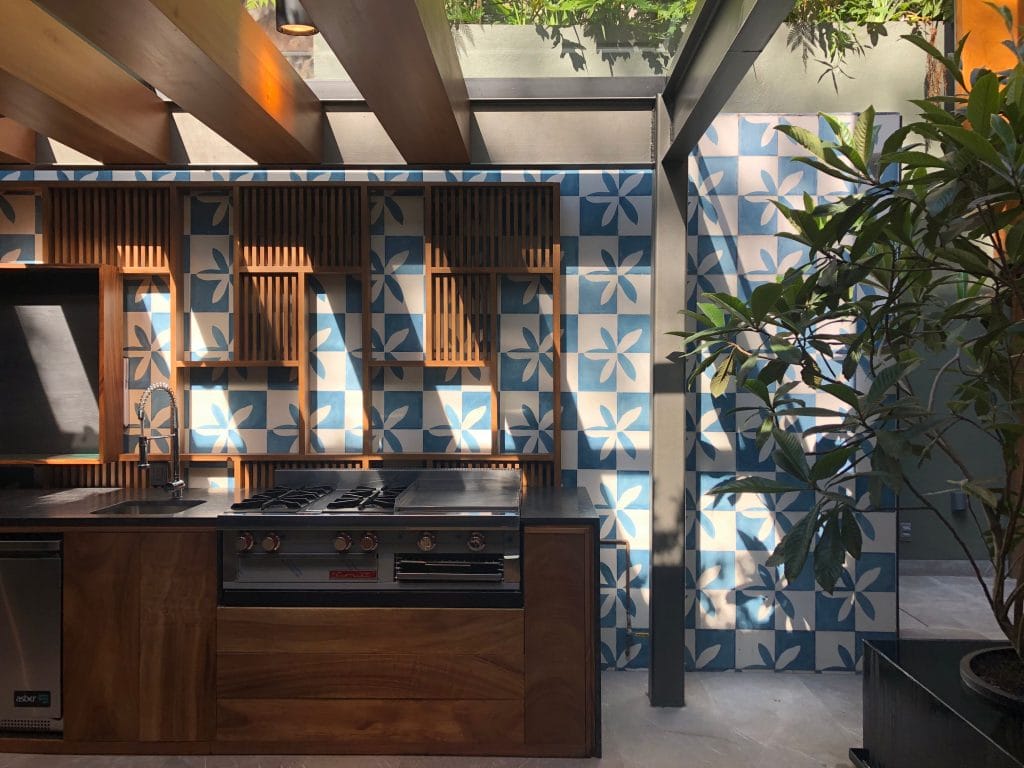 Biophilic vibes in a kitchen by Decorilla designer, Sofia V.