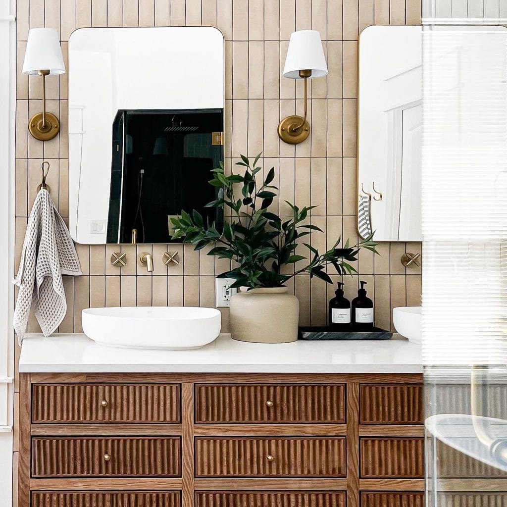 A trendy 2027 bathroom interior by Decorilla designer, Irina M.