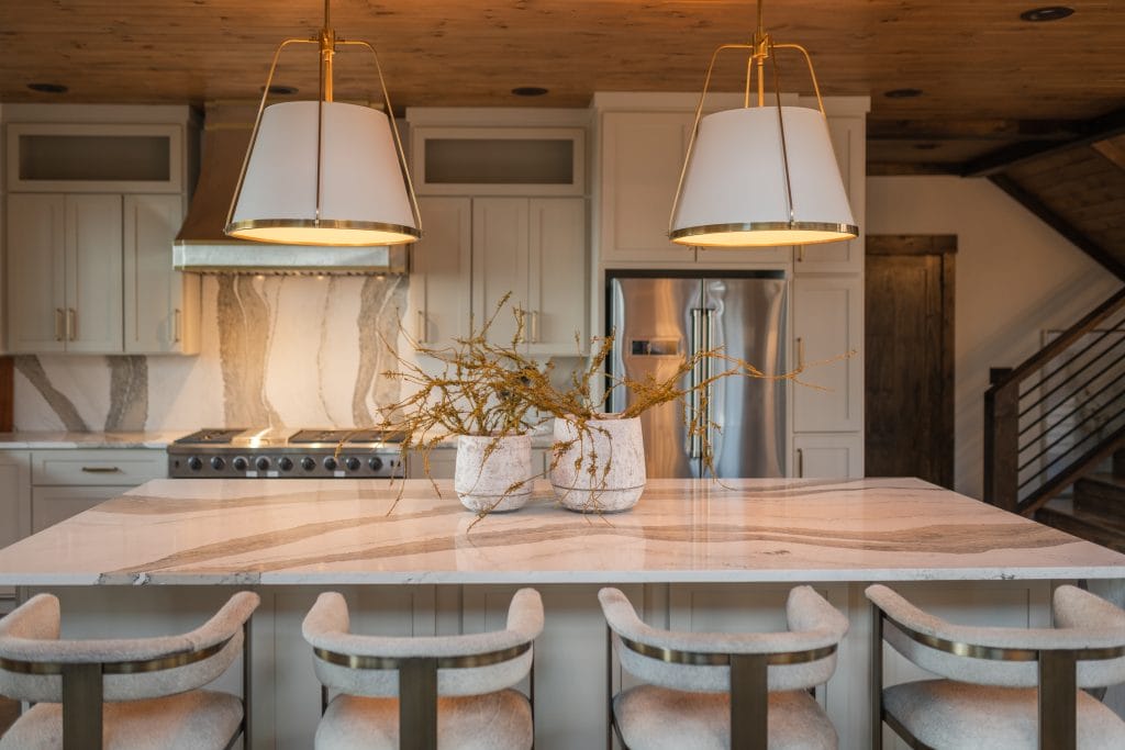 Kitchen interior design trends in a layout by Decorilla designer, Jason D.