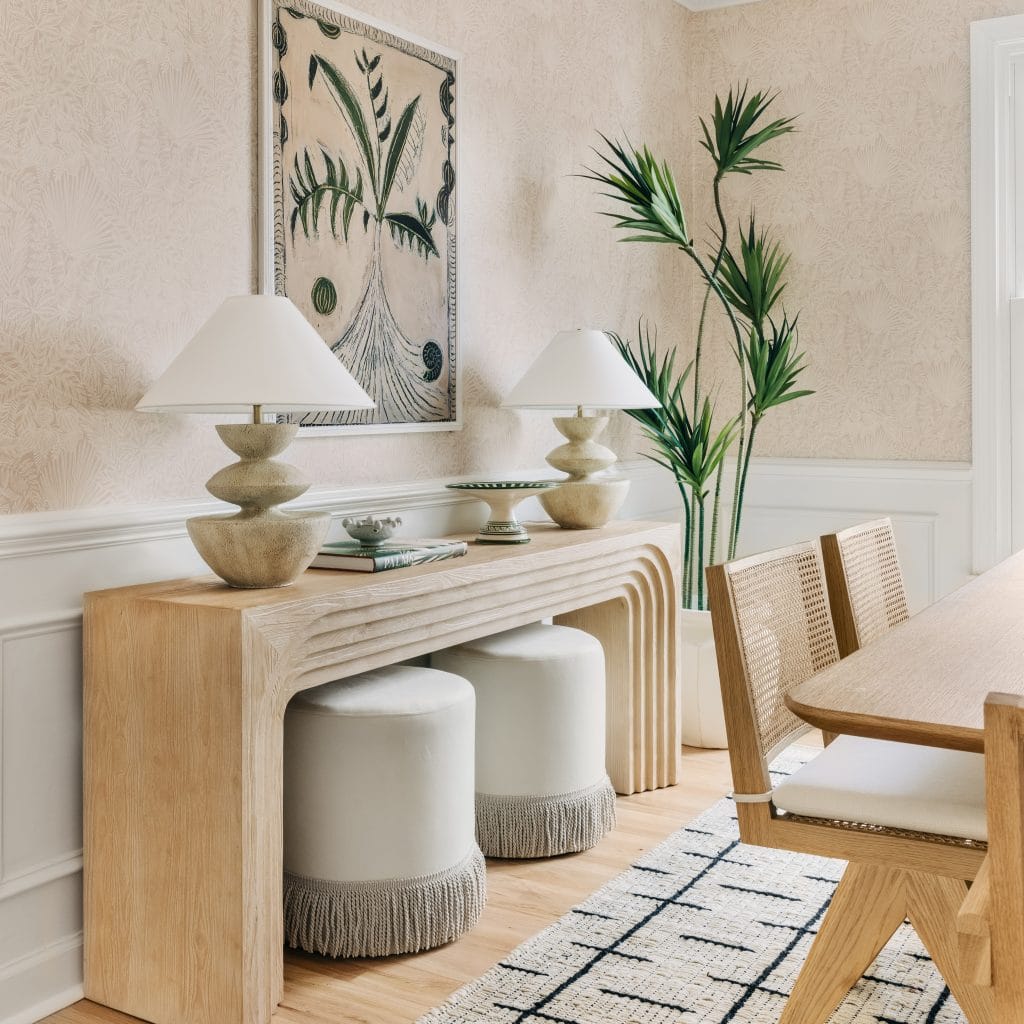 Limewash paint dining room interior by Decorilla designer, Maja E.